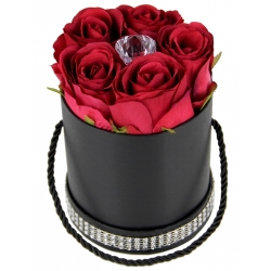 Ekskluzywny mini bukiet CZERWONYCH RÓŻ z diamentem, BO-73